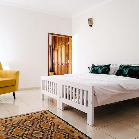 The Guinea Fowl Bed & Breakfast Entebbe Ngoại thất bức ảnh